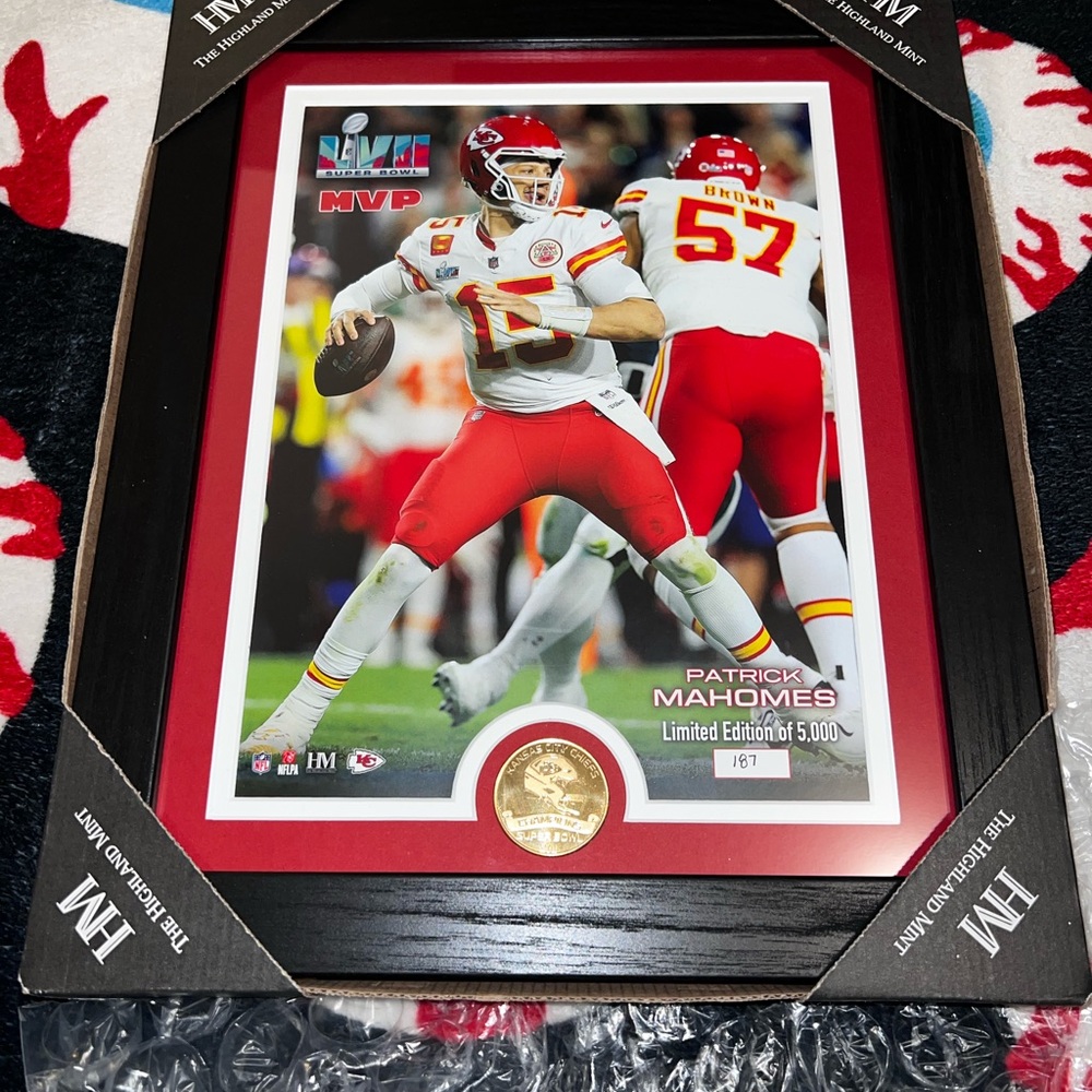 Patrick Mahomes Kansas City CHIEFS limited edition w/ Super Bowl coin.